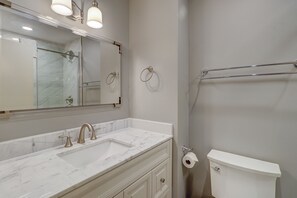 Bathroom - Tennismaster 203 (Hilton Head Island)