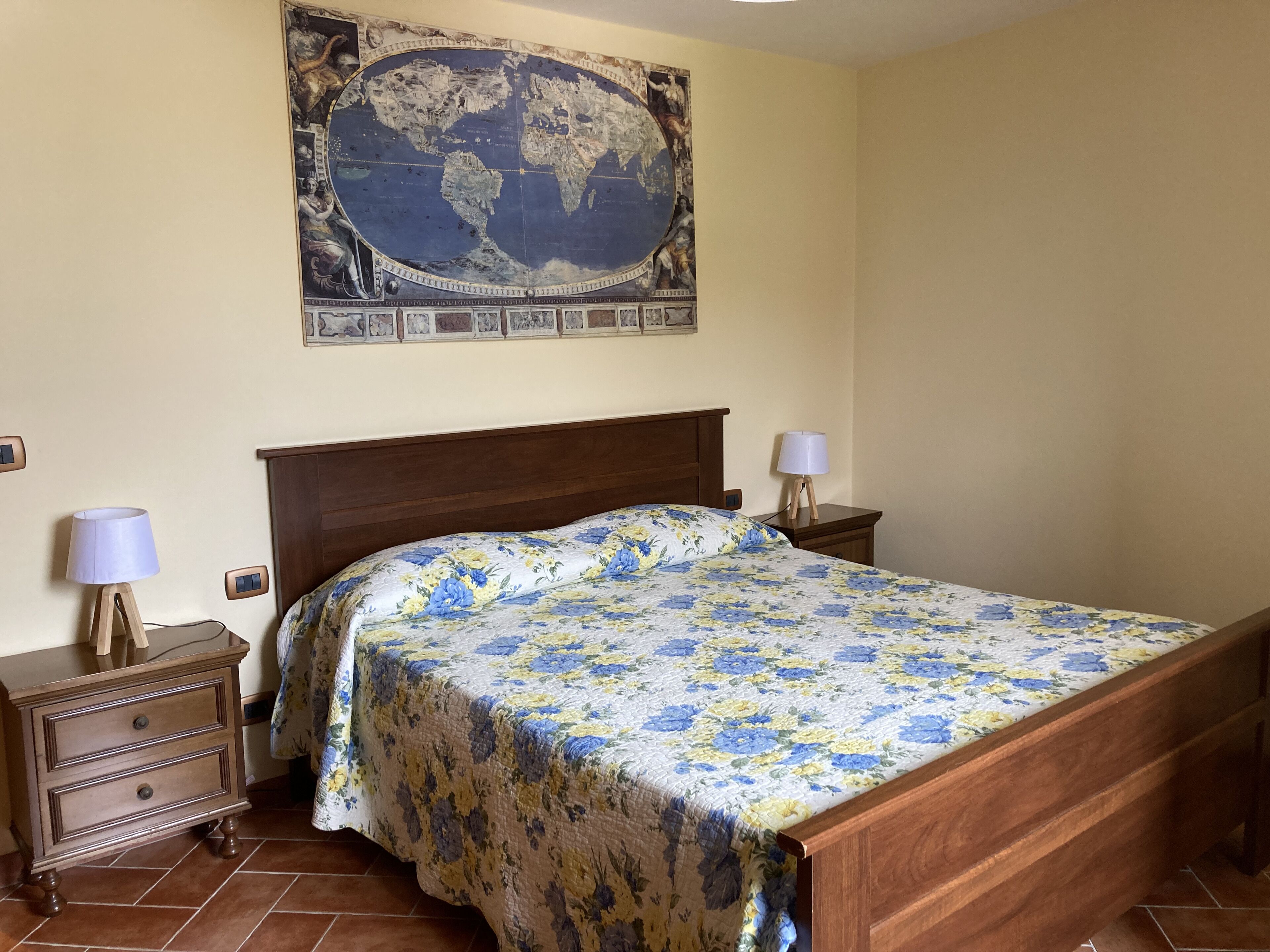 3 bedrooms, in-room safe, iron/ironing board, travel crib