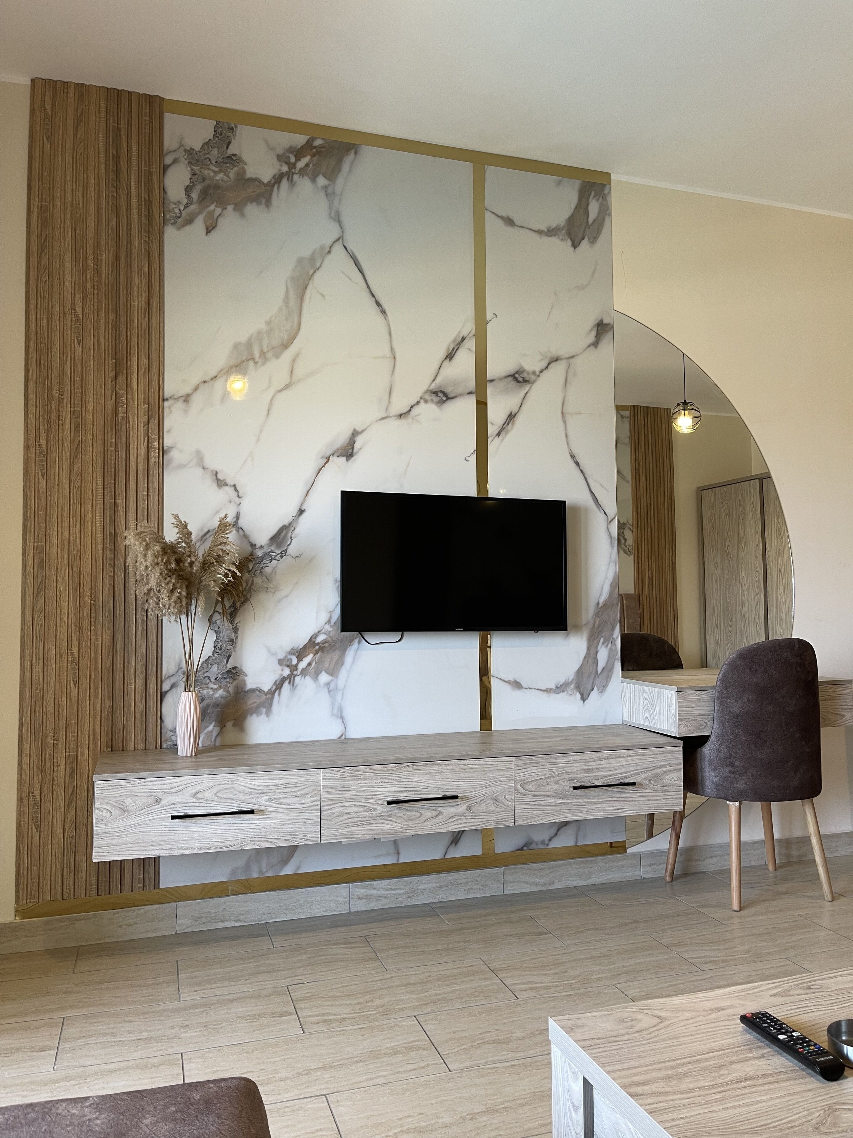 Studio Pool View 3307 | Decoración personalizada y muebles diferentes 