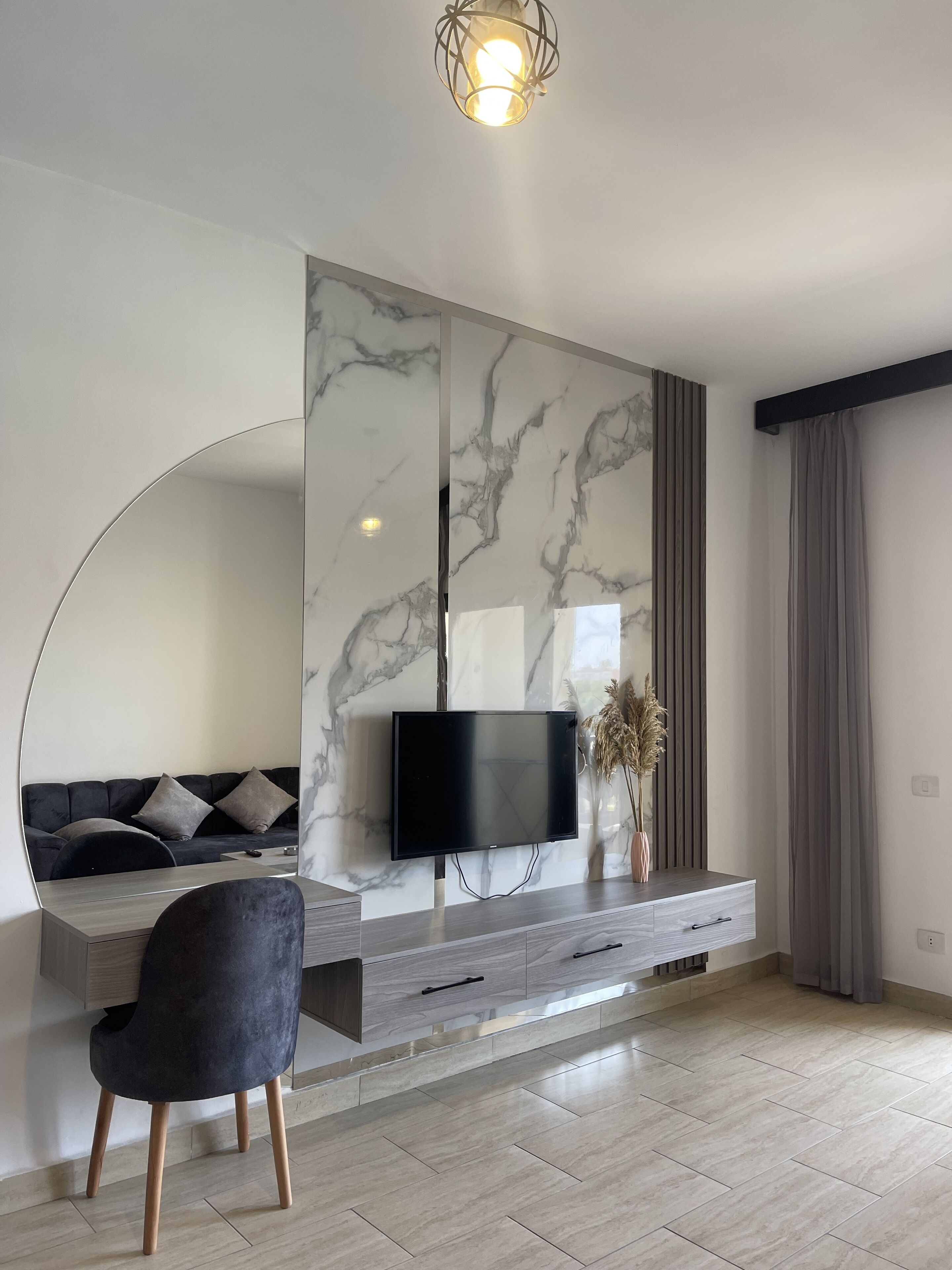 Studio Pool View 3206 | Decoración personalizada y muebles diferentes 