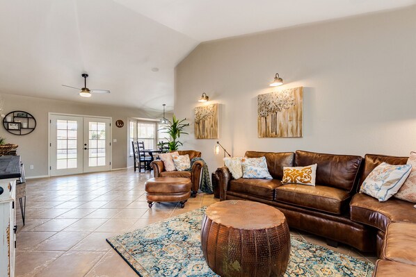 TV connectée, cheminée, jeux vidéo