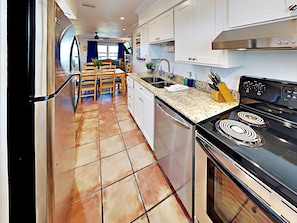 Fridge, microwave, stovetop, dishwasher