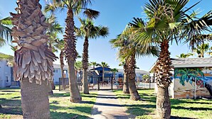 Property grounds - R & R Island Time - Siv46 (Port Aransas)