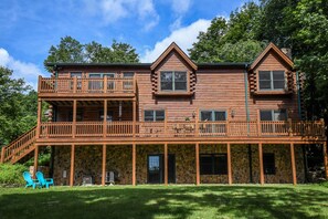 Exterior - Magical Moments (McHenry)