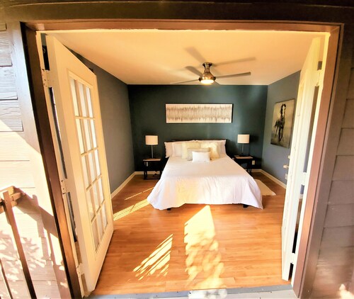 Medical Center, Gorgeous Condo Centrally located must see!!!