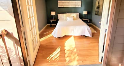 Medical Center, Gorgeous Condo Centrally located must see!!!