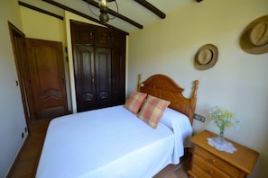 3 dormitorios, tabla de planchar con plancha, wifi gratis y ropa de cama