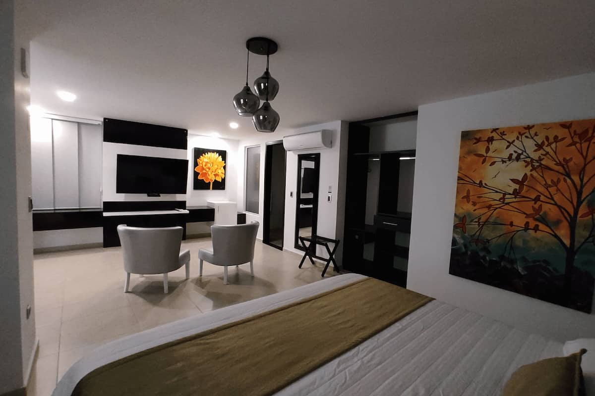 suite | minibar, in-room safe, desk, iron/ironing board