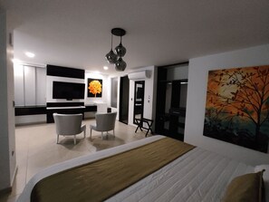 Suite | Minibar, Zimmersafe, Schreibtisch, Bügeleisen/Bügelbrett