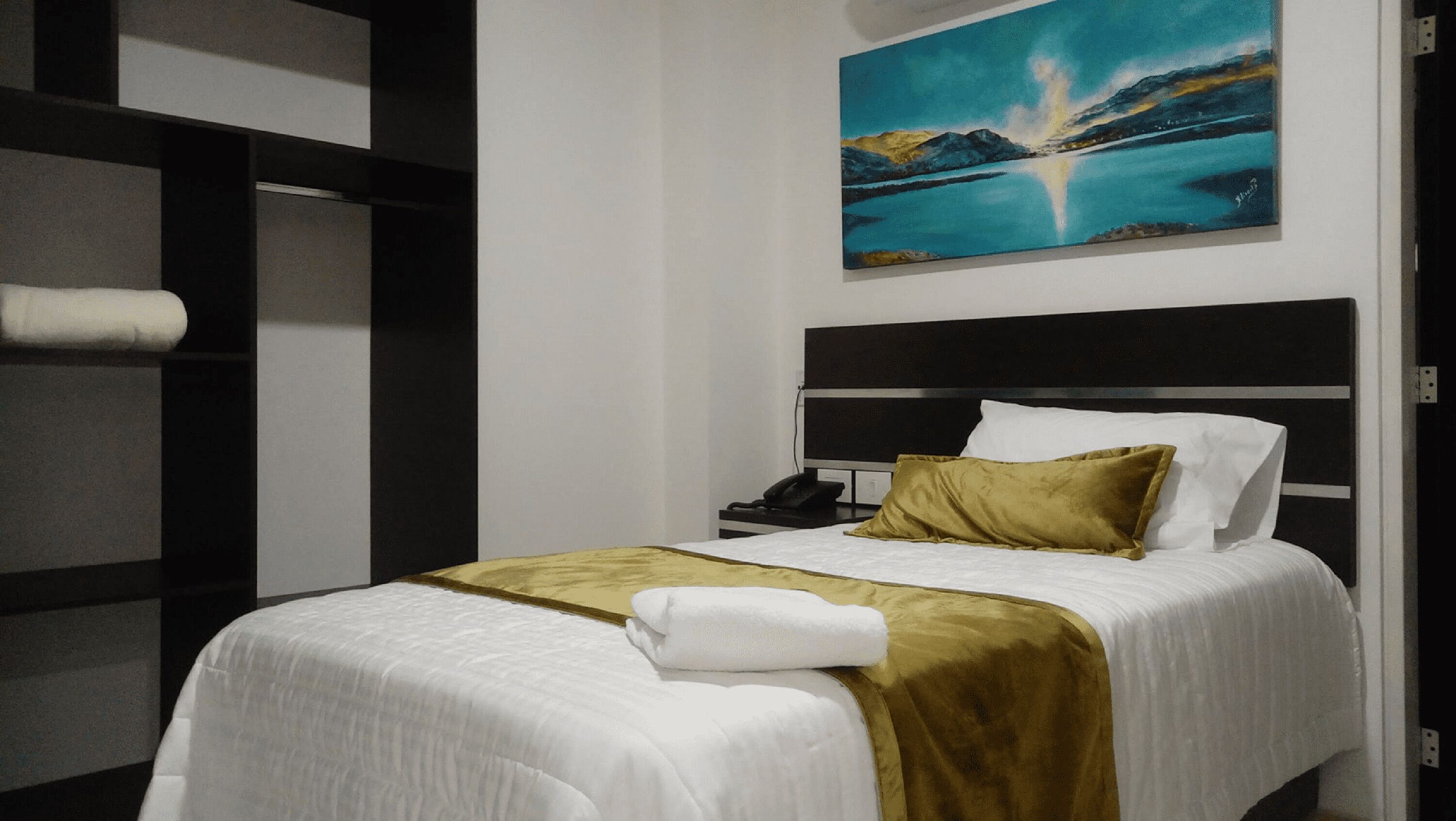 standard room | minibar, in-room safe, desk, iron/ironing board