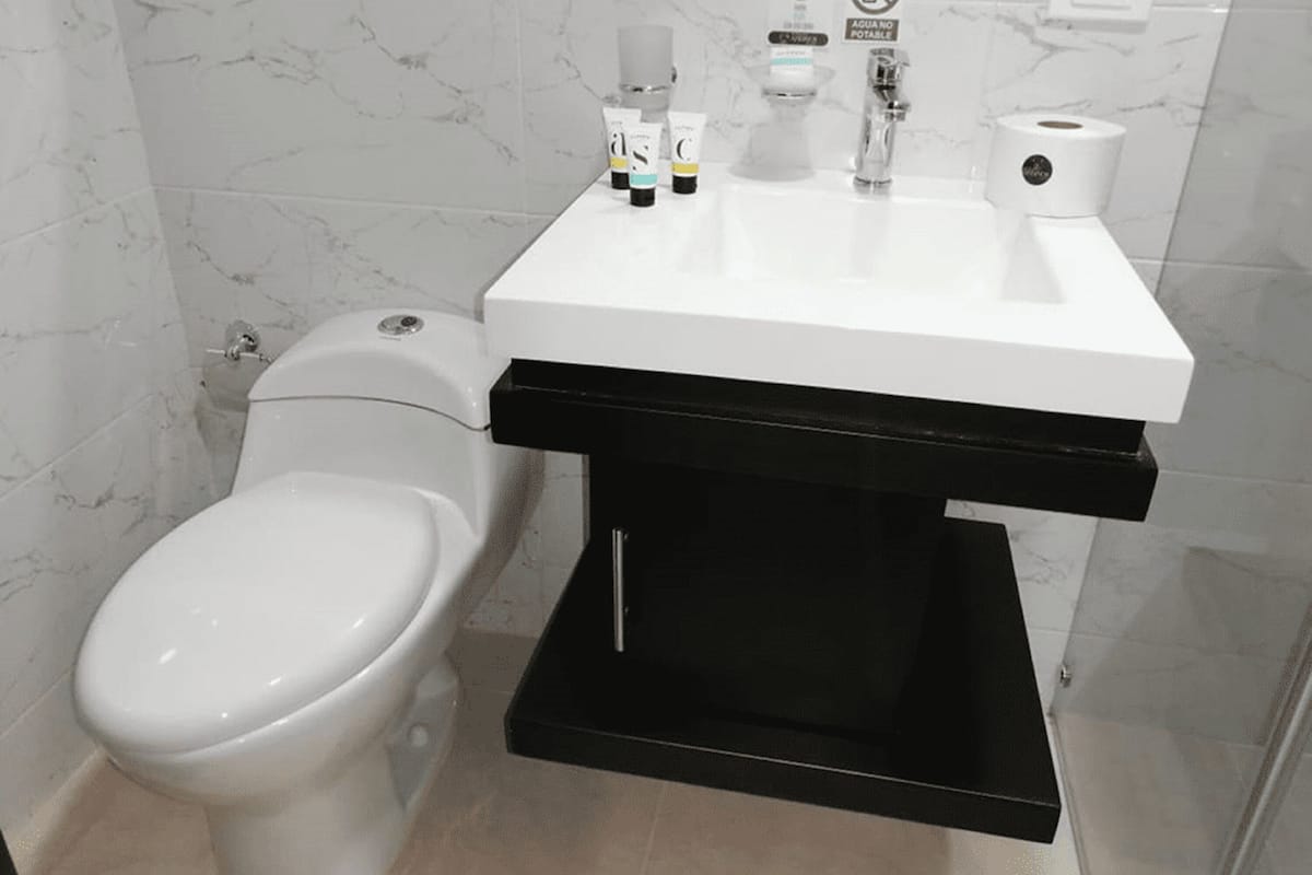 standard room | bathroom | combined shower/bathtub, free toiletries, hair dryer, bidet