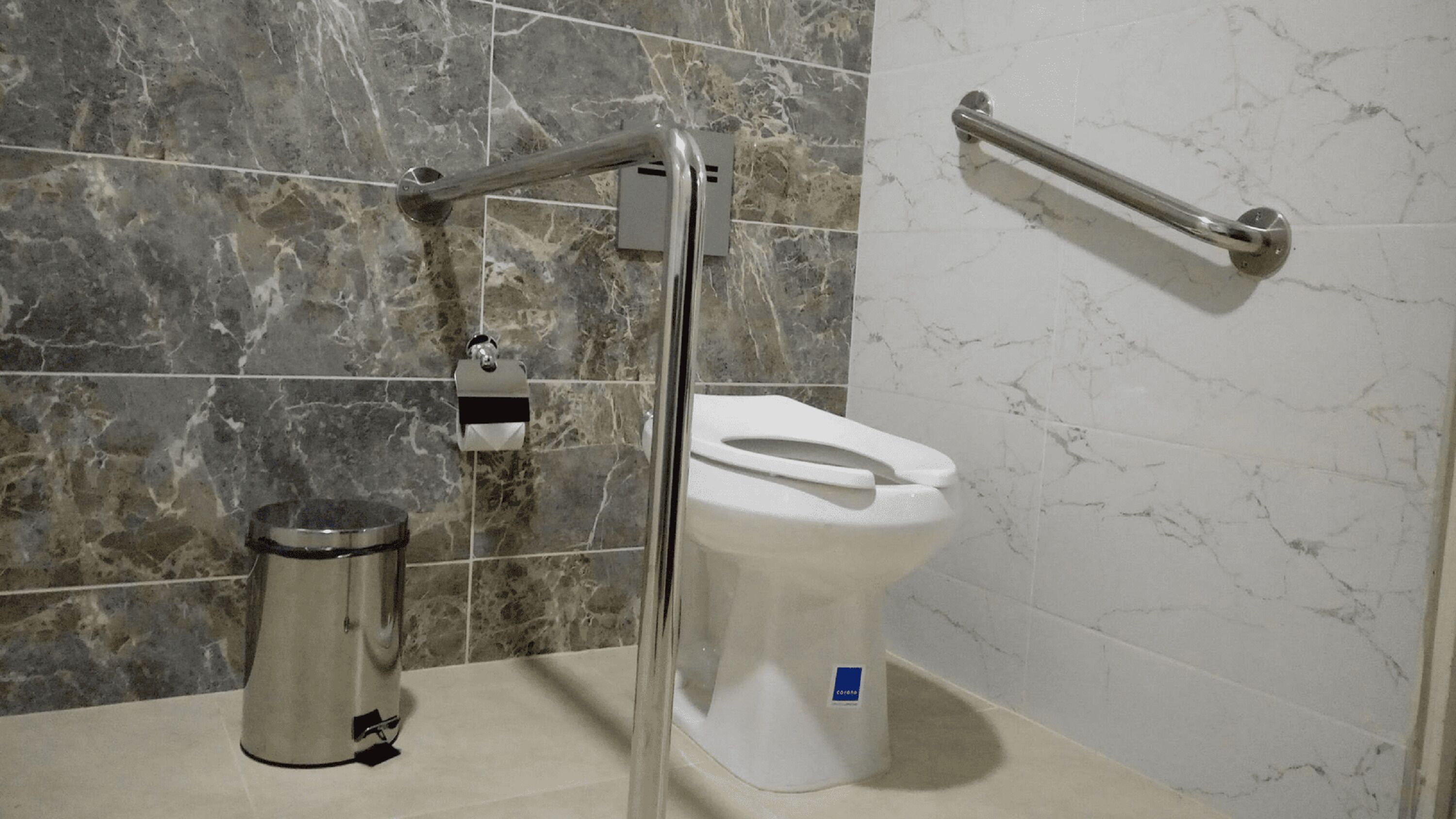 deluxe room (special) | bathroom | combined shower/bathtub, free toiletries, hair dryer, bidet