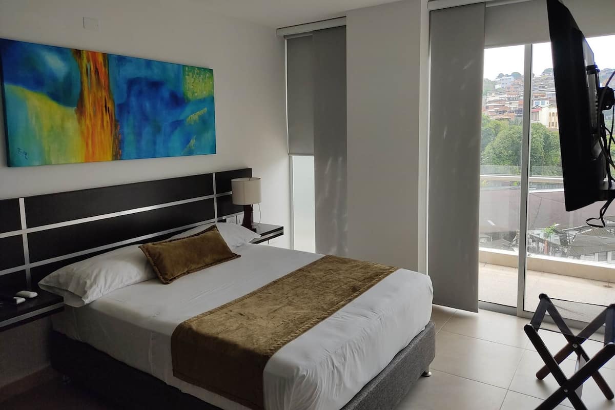 Minibar, in-room safe, desk, iron/ironing board (on request)
