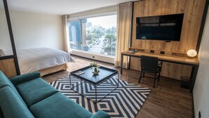 Business Room | Peralatan tempat tidur premium, gebar bulu kapas, bar mini 