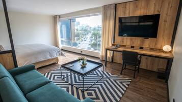 Business Room | Premium bedding, down duvets, minibar, in-room safe