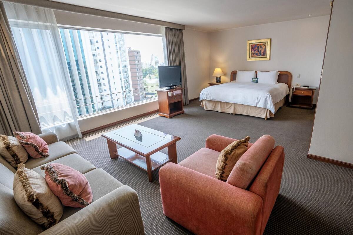 Premium bedding, down duvets, minibar, in-room safe