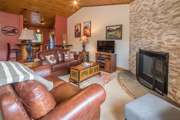 Flat-screen TV, fireplace