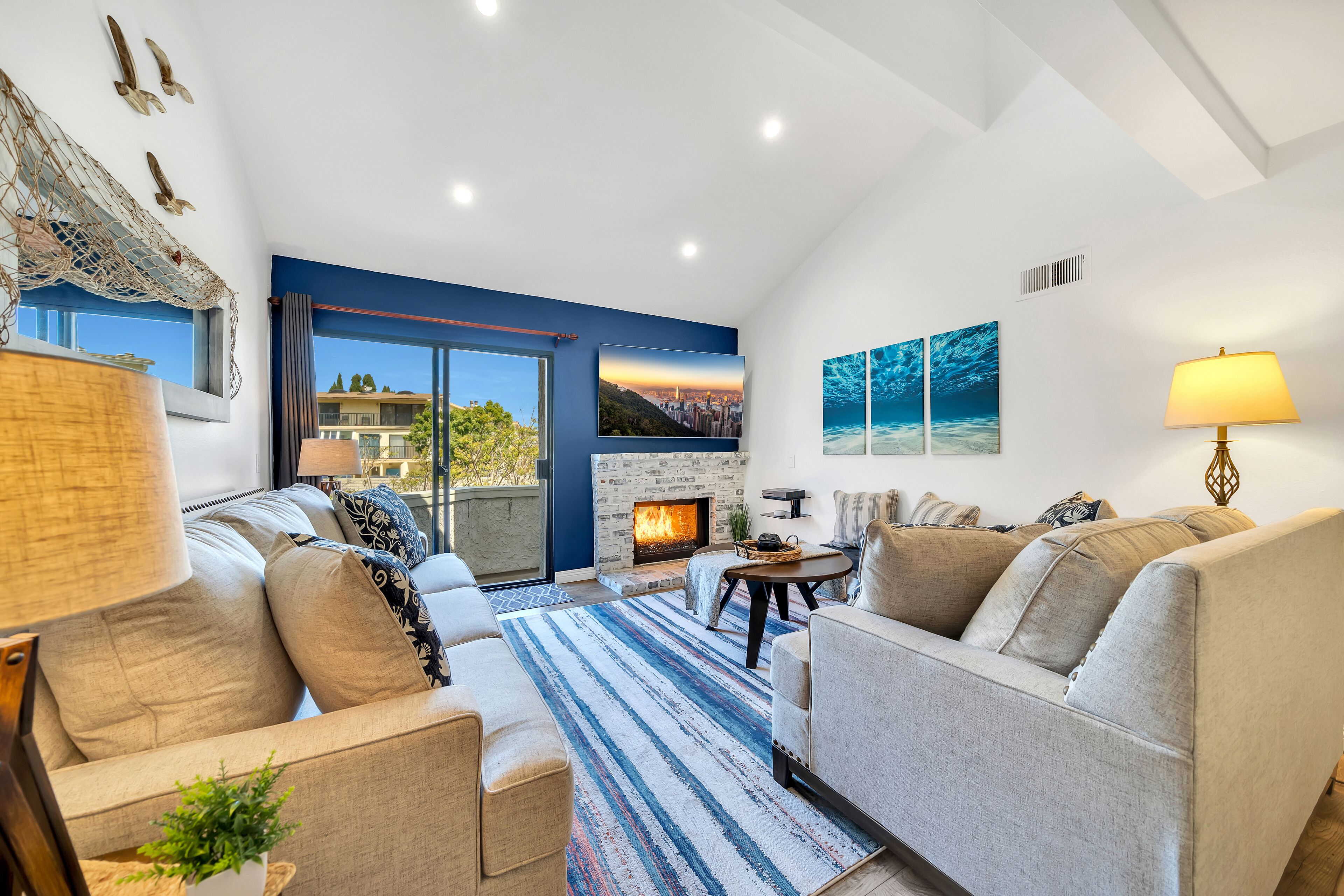 Elegant & Spacious ☆ Close to Beach & Hiking Trails ☆ Resort Amenities ☆ Balcony