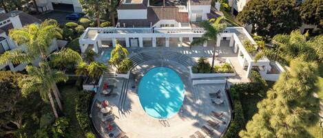 Outdoor pool, a heated pool