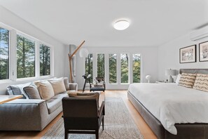 3 Schlafzimmer, Schreibtisch, Bügeleisen/Bügelbrett, Reisekinderbett