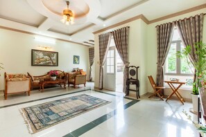 Villa | Área de sala de estar | Televisión de pantalla plana 