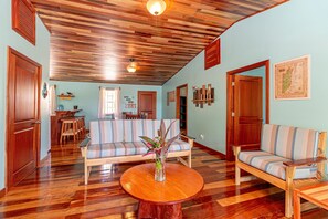 Interior - 3 bedroom - Private Ocean Front House (San Pedro)