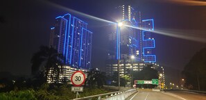 المنشأة من الخارج