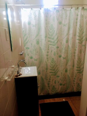 Bathroom - Beautiful complex with country house and cabins, 5" from SAN JUAN, ARGENTINA (San Juan)