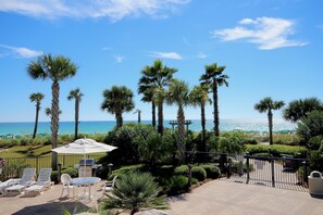 Terrace/patio - Waterscape B101 ~ 3BR Ground Floor Oceanfront Condo ~ Easy Pool/Beach Access (Fort Walton Beach)