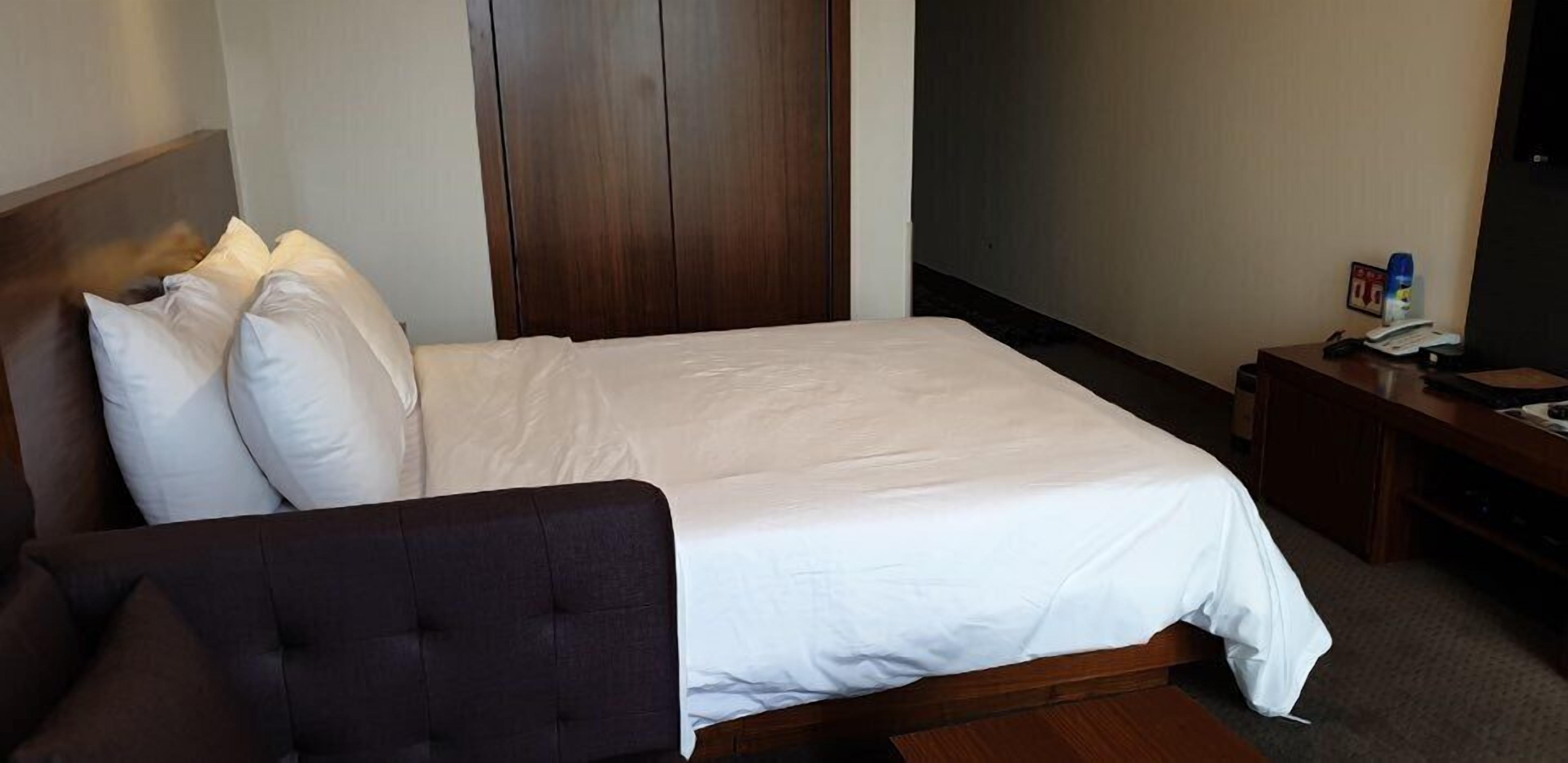 standard double room | desk, free wifi, bed sheets