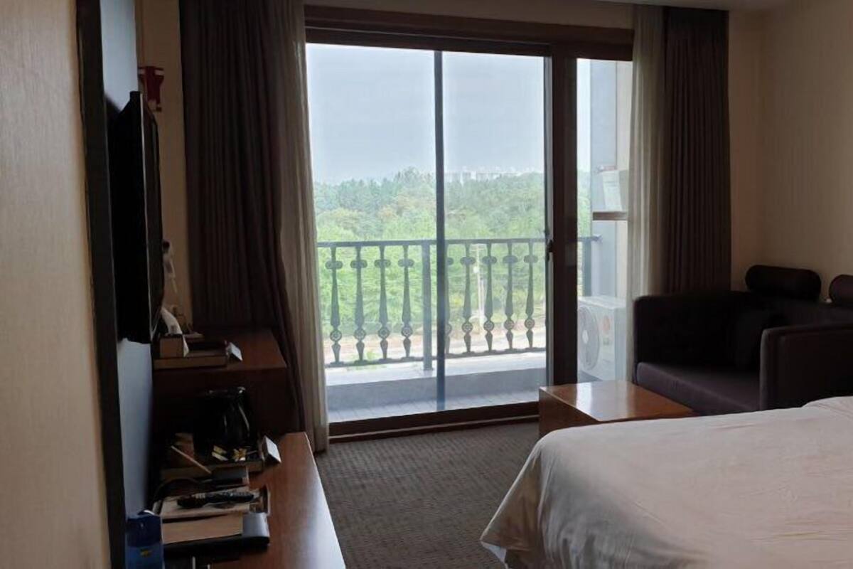 Standard Double Room | Desk, WiFi (free), bed sheets