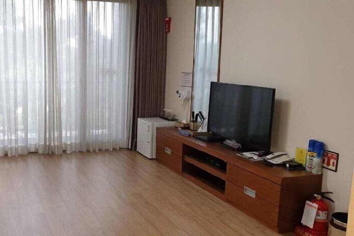 Desk, WiFi (free), bed sheets