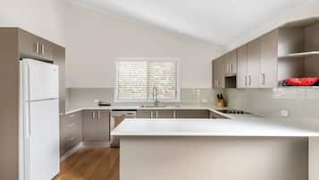 Executive Cabin | Private kitchen | Full-sized fridge, microwave, stovetop, toaster