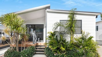 Deluxe Cabin, Garden View