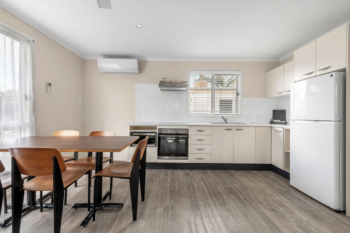 deluxe cabin, garden view | private kitchen | full-sized fridge, microwave, stovetop, toaster