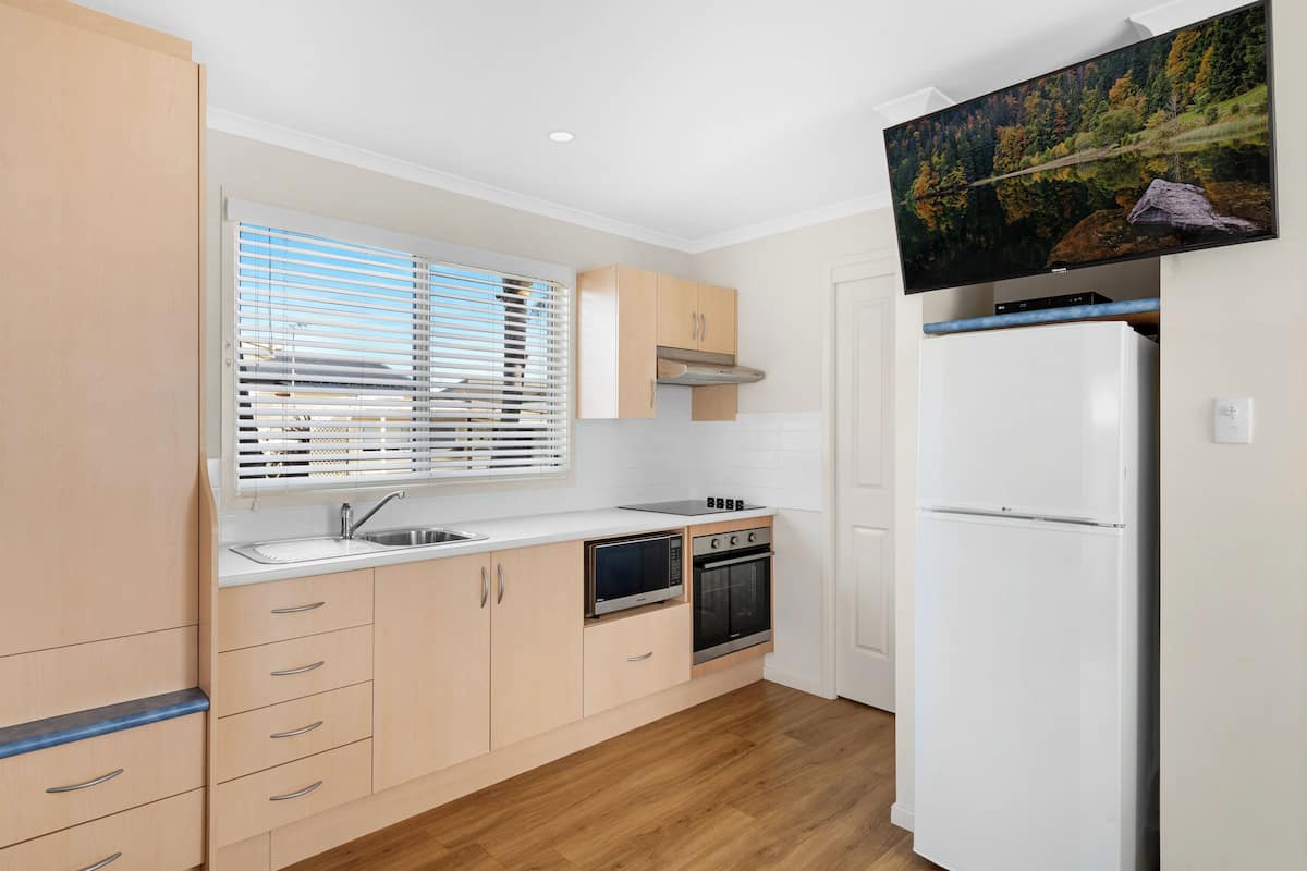 standard cabin | private kitchenette | full-sized fridge, microwave, stovetop, toaster