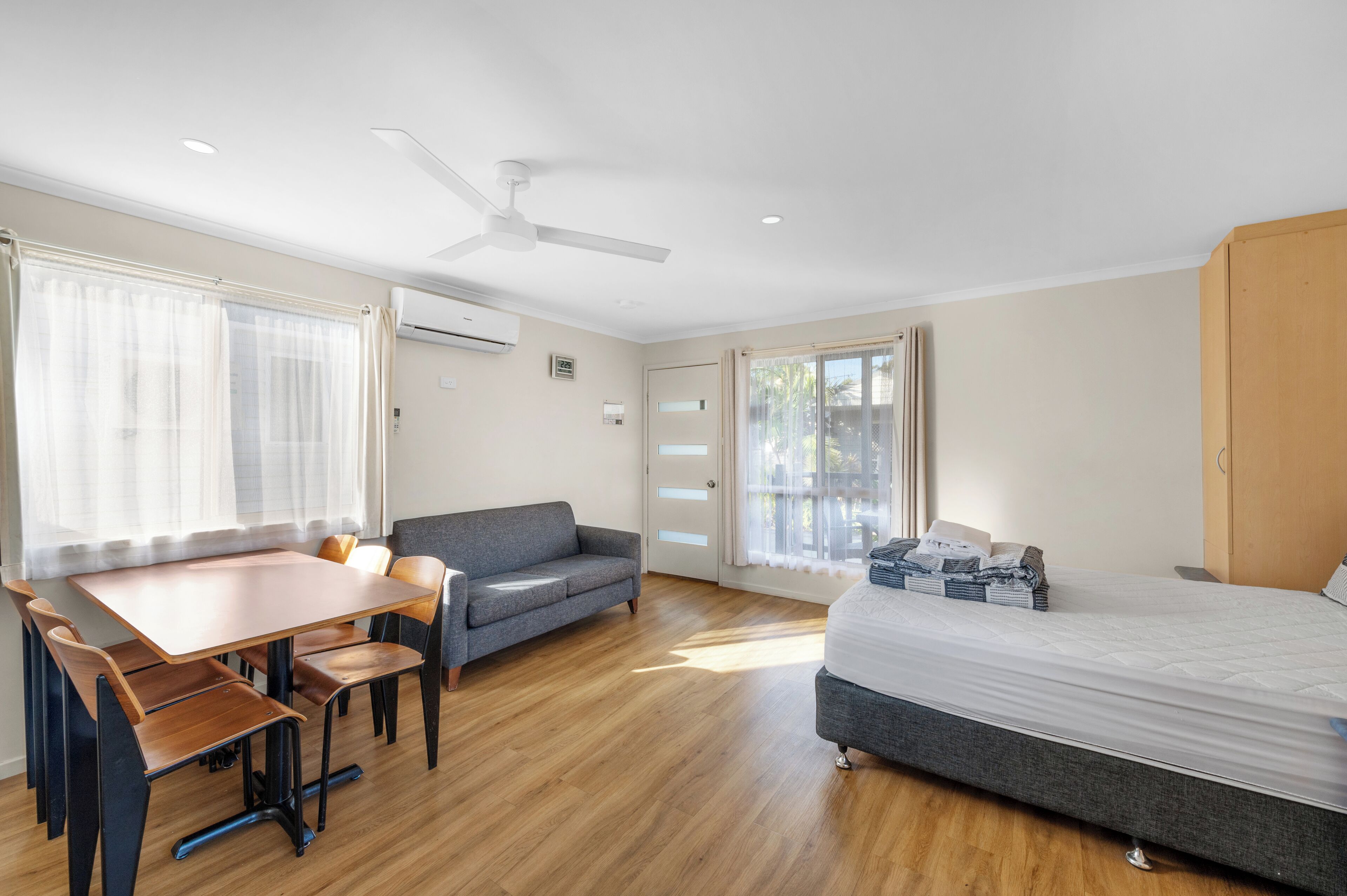 standard cabin | living area | flat-screen tv, video game console, dvd player