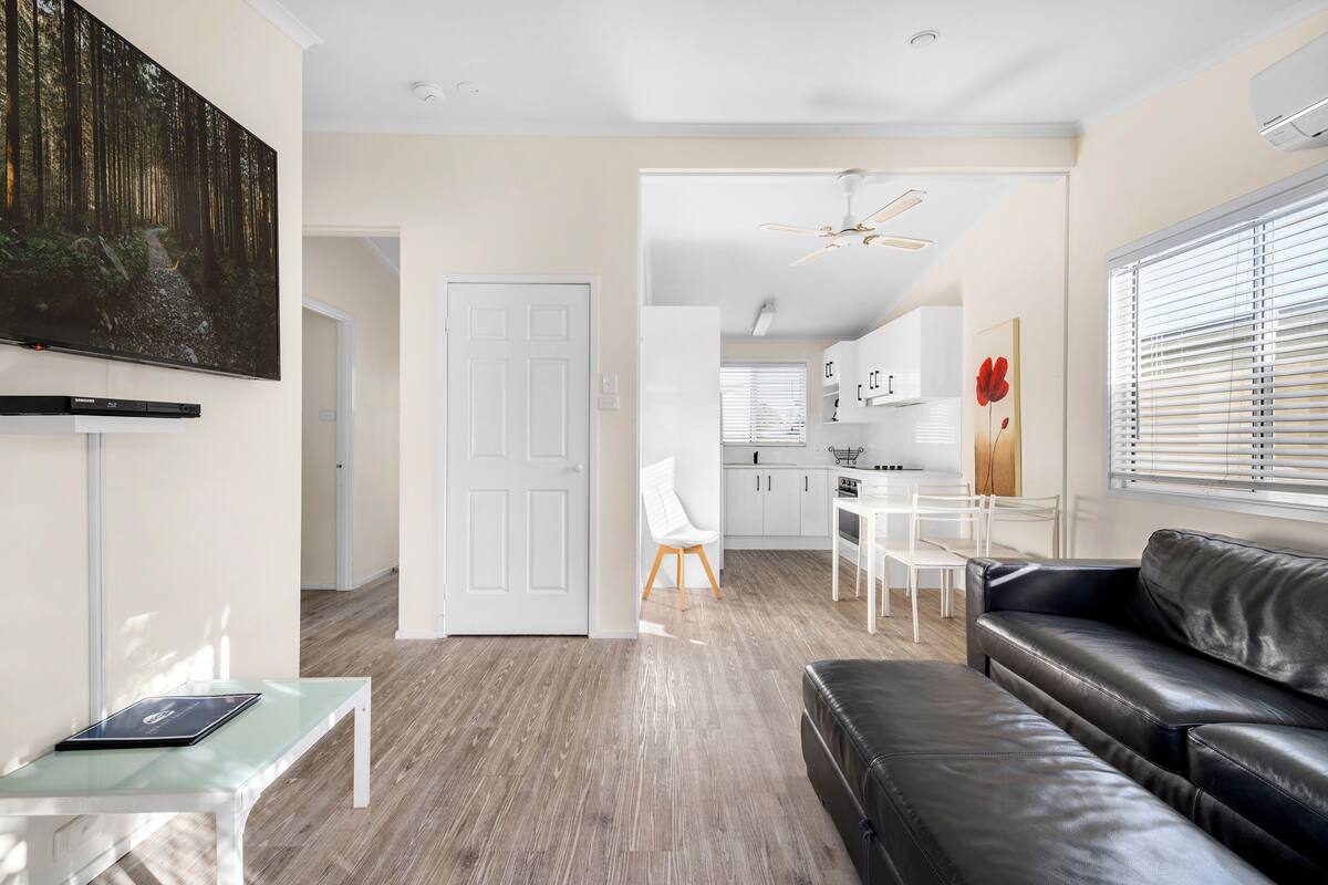 deluxe cabin, garden view | living area | flat-screen tv, video game console, dvd player