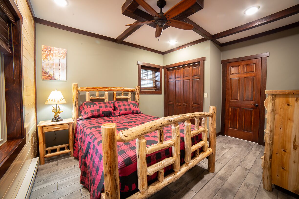 4 bedrooms, desk, iron/ironing board, WiFi (free)
