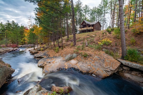  Adirondack River Lodge/ Spectacular Waterfalls/ Natural swimming pools. 
