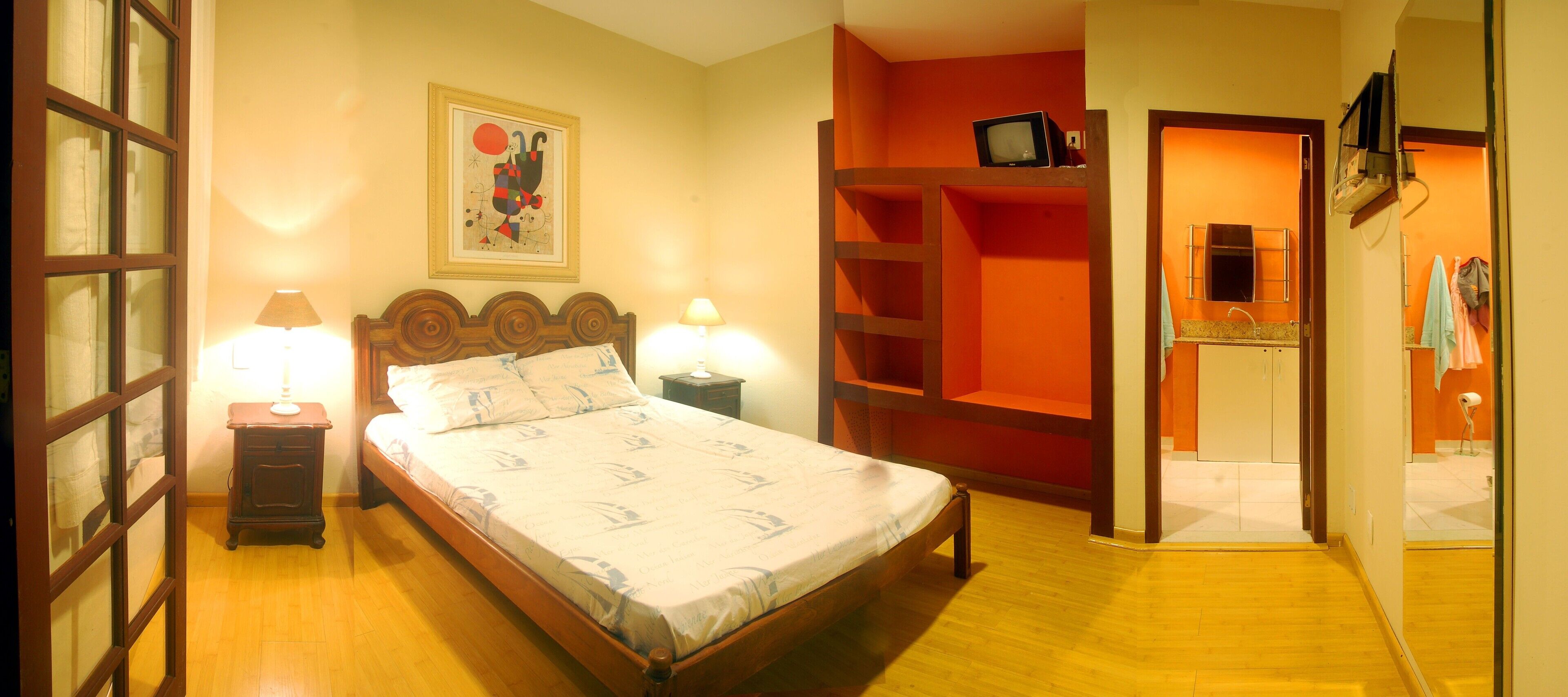 10 habitaciones y caja de seguridad en la habitación 