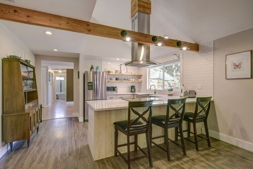 Private Home, Near Nike & Intel, w/spacious yard