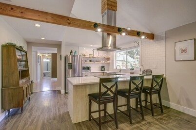 Private Home, Near Nike & Intel, w/spacious yard