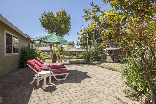 Terrace/patio - Private Home, Near Nike & Intel, w/spacious yard (Beaverton)