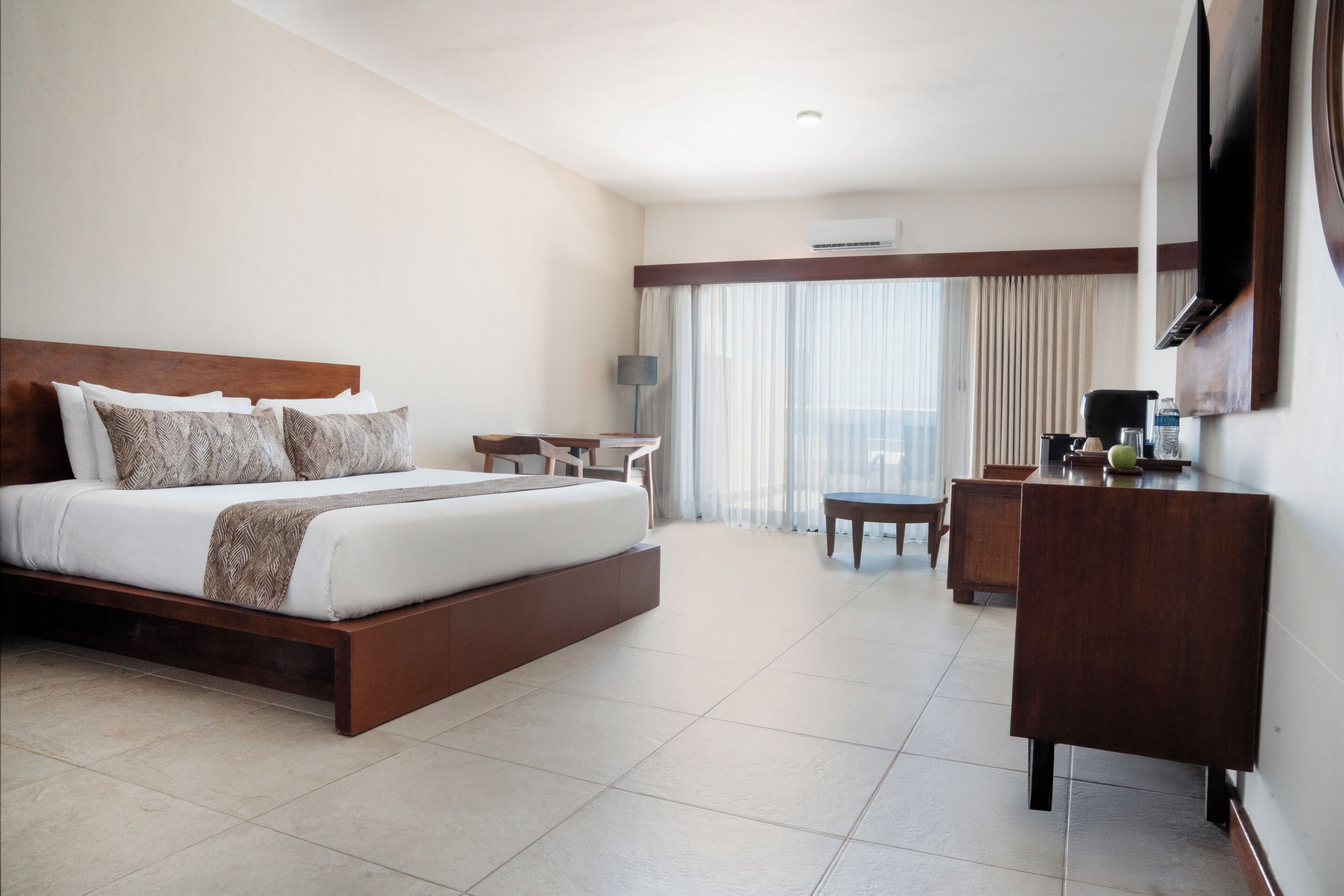 Luxury Room | Down duvets, Select Comfort beds, minibar, in-room safe