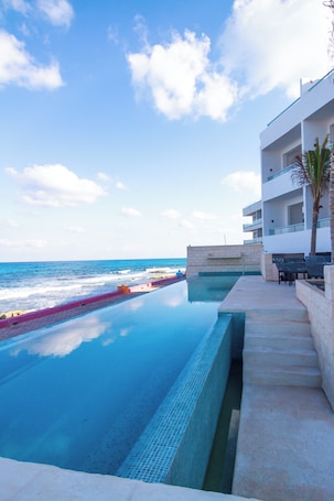 2 piscinas al aire libre, sillones reclinables de piscina