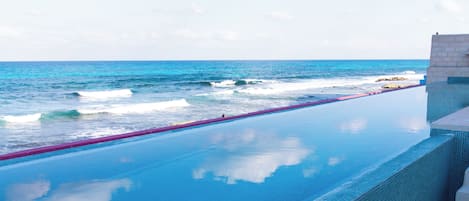 2 outdoor pools, open 8:00 AM to 8:00 PM, sun loungers