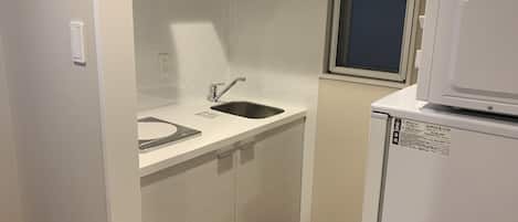 Double Room | Private kitchenette | Fridge, microwave, stovetop