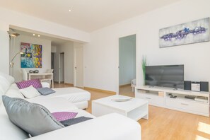 Tv, dvd-spelare och en stereo