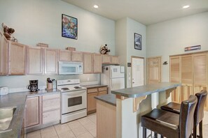 Huoneisto, 2 makuuhuonetta | Yksityinen keittiö | Jääkaappi, mikroaaltouuni, uuni, astianpesukone